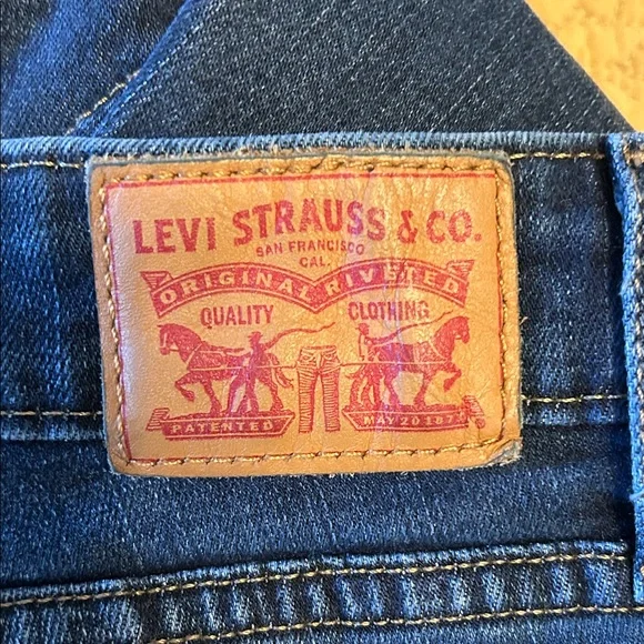 Levi's 721 Deep Indigo Cropped Jeans - Picture 3 of 8